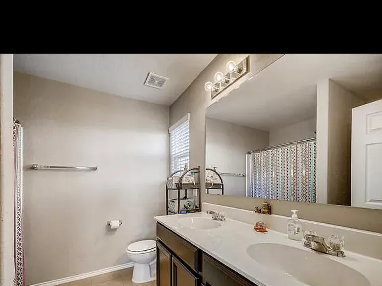 10715 Noble Cyn — Photo 10