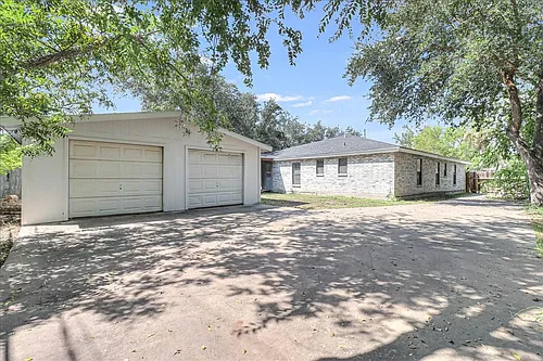 2111 E Lott Ave Photo 1