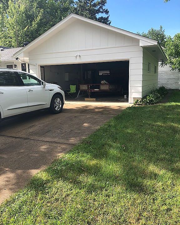 1st image of 20 Pegasus Ave E
