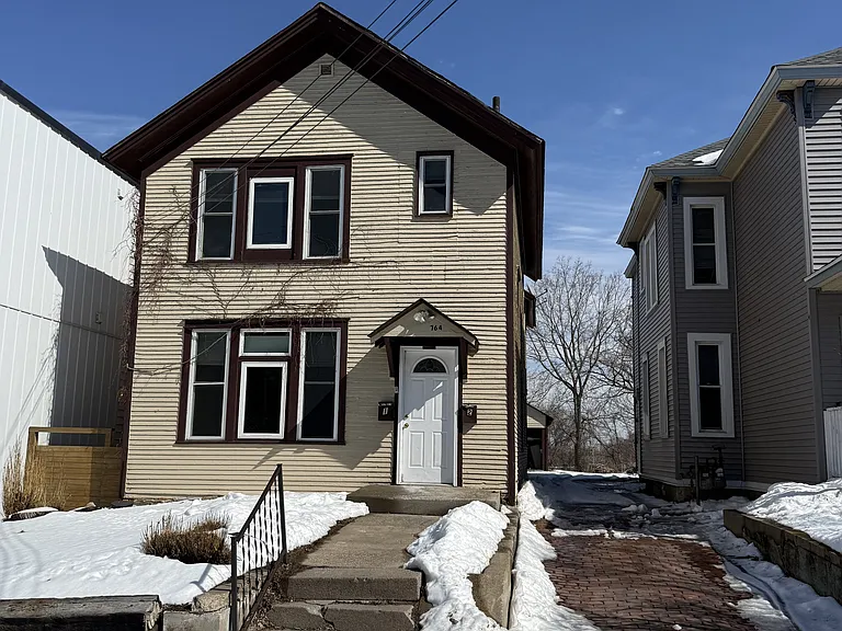 764 Capital Ctr #2 — Photo 1