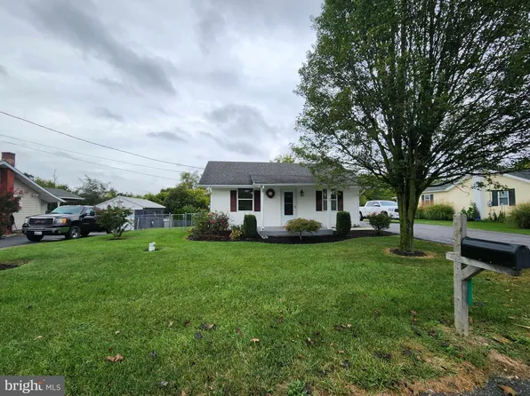 15604 Clear Spring Rd, Williamsport, MD 21795