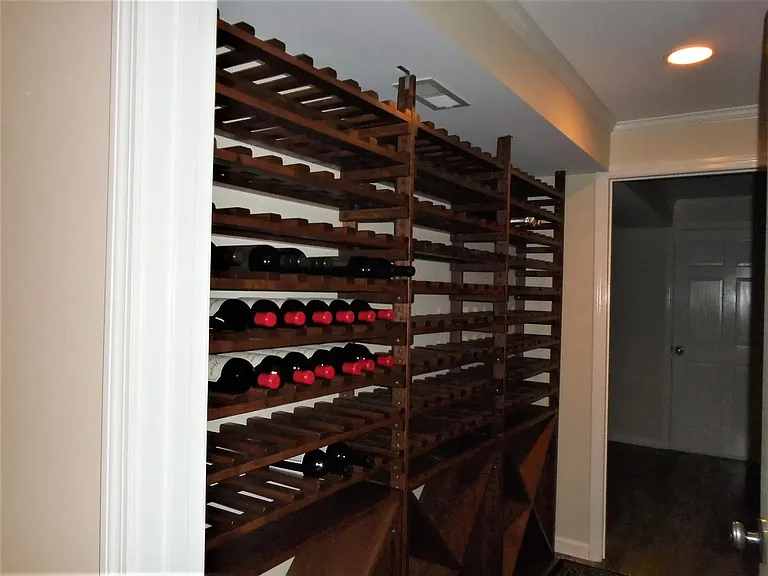 404 E Federal St — Photo 11