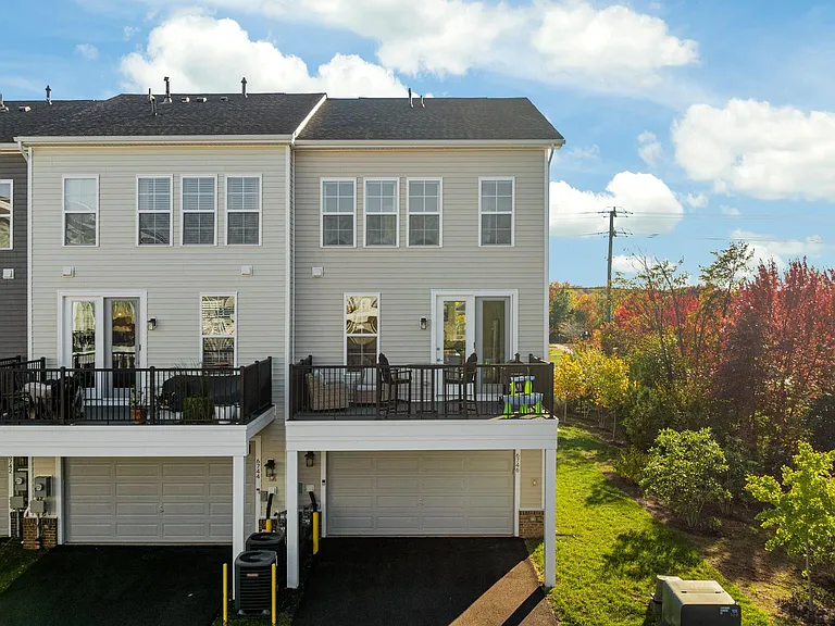 6746 Upland Manor Dr — Photo 16