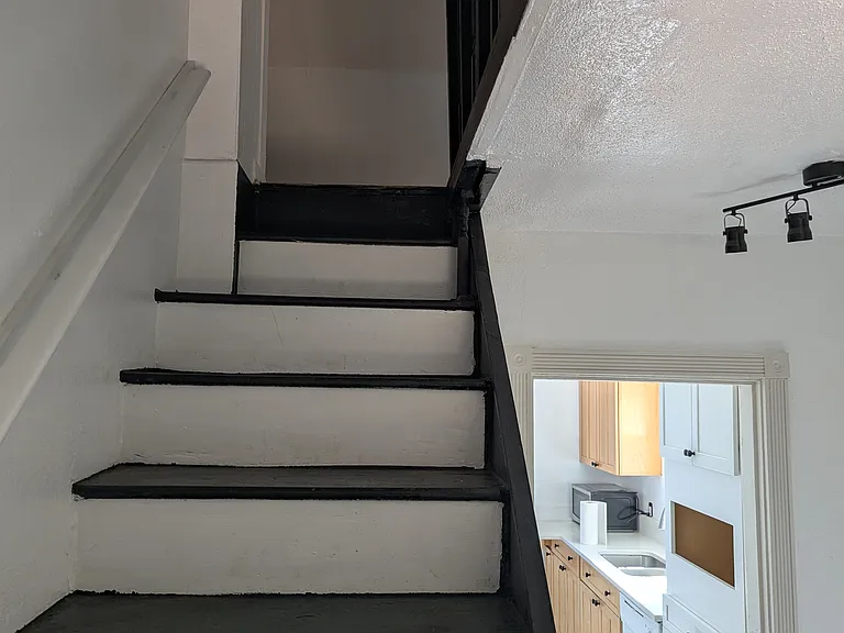 1549 Charleston Beach Rd W — Photo 13