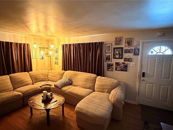 3rd image of 464 Greenridge Rd