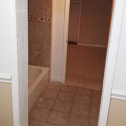 4th image of 3618 E North Bay St