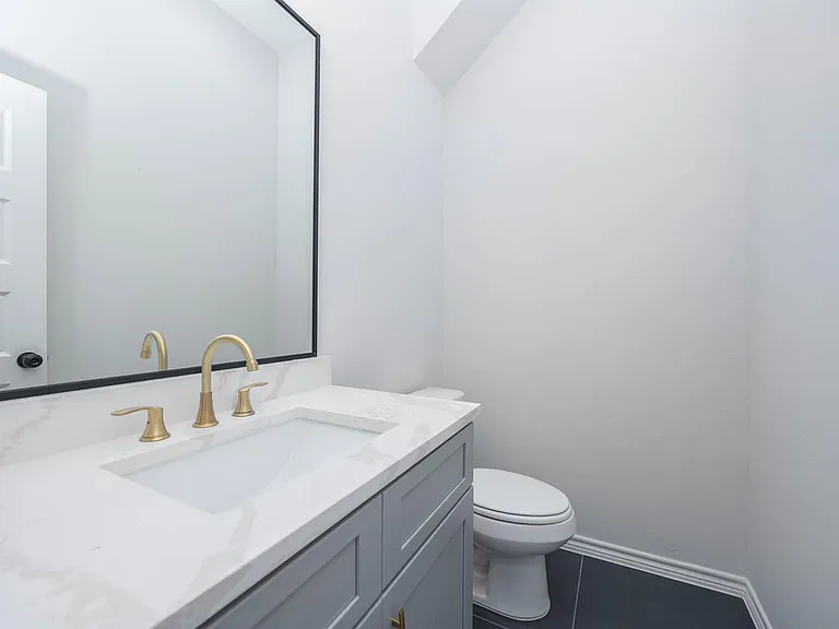 2716 Spence St — Photo 16
