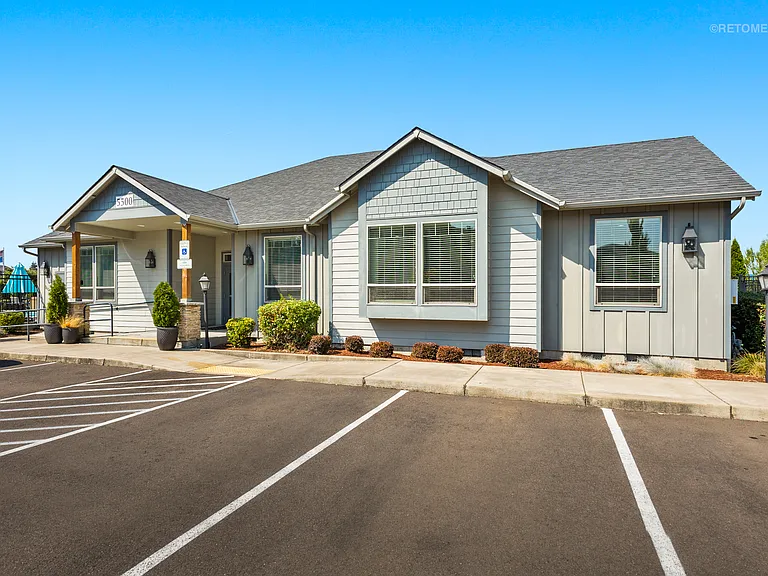Keizer Station Apartments — Photo 10