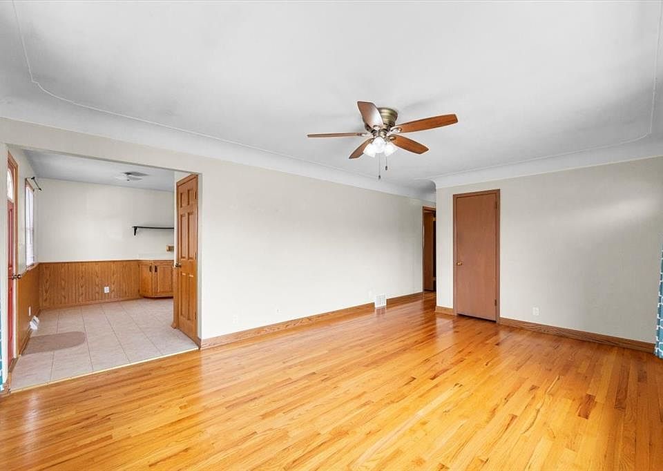 142 Edgewood Rd NW, Cedar Rapids, IA 52405 Zillow