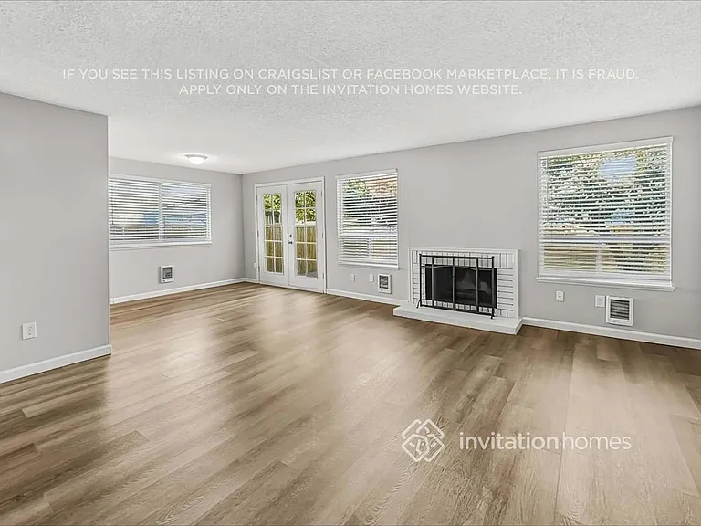 12428 42nd Ave NE — Photo 4