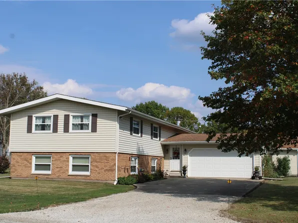 1401 N Cedar Pl, Shelbyville, IL 62565