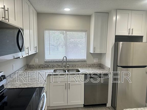 4th image of 10453 Lazy Lake Dr