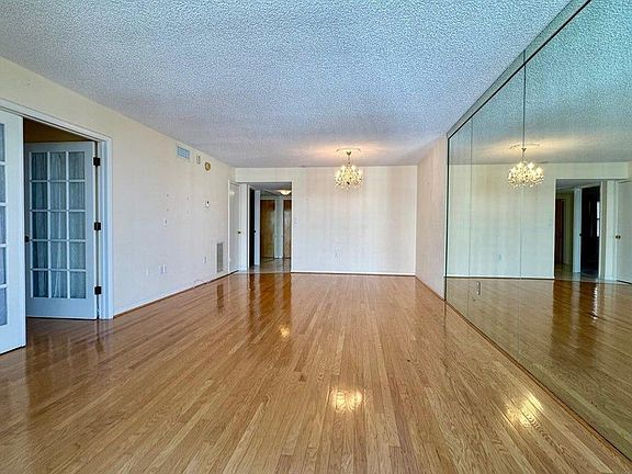 2nd image of 3100 NE 48th St APT 908