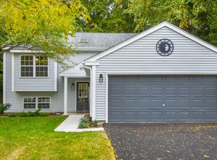 4105 Hale Ln, Island Lake, IL 60042