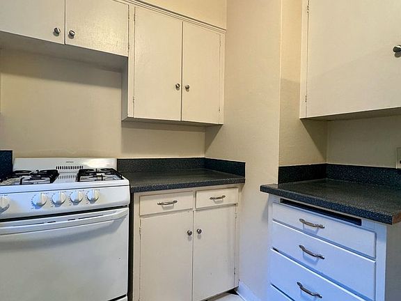 4th image of 105 NE 61st Ave APT 21