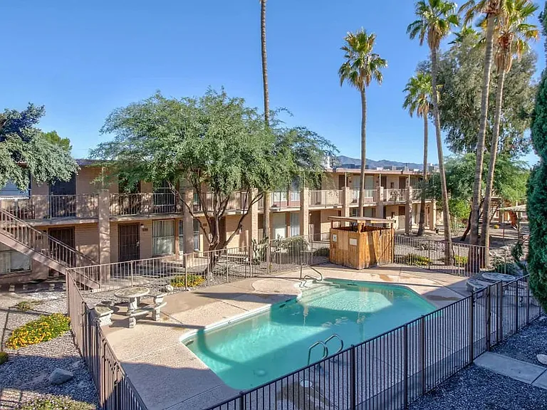 Vista Hermosa Apts — Photo 9