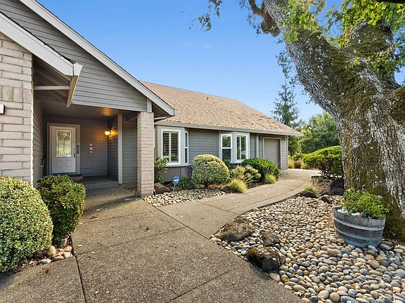 3rd image of 332 Miramonte Way