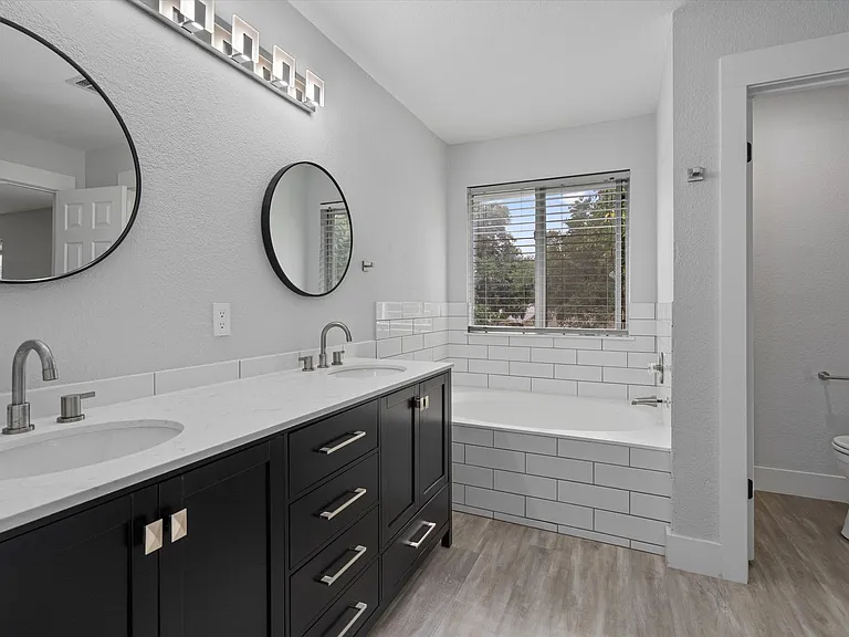 1203 Thackeray Ln — Photo 23