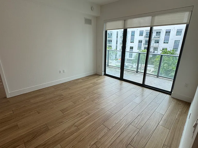 403 NE 28th St #B1 — Photo 7