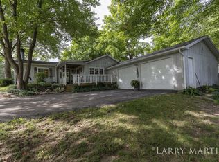 4511 Kenowa Ave SW, Grandville, MI 49418