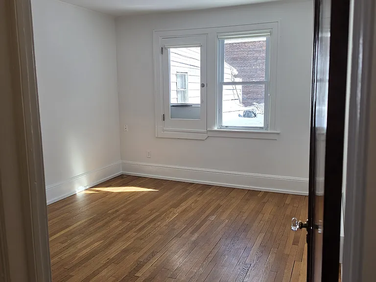 54 N Front St #A — Photo 14