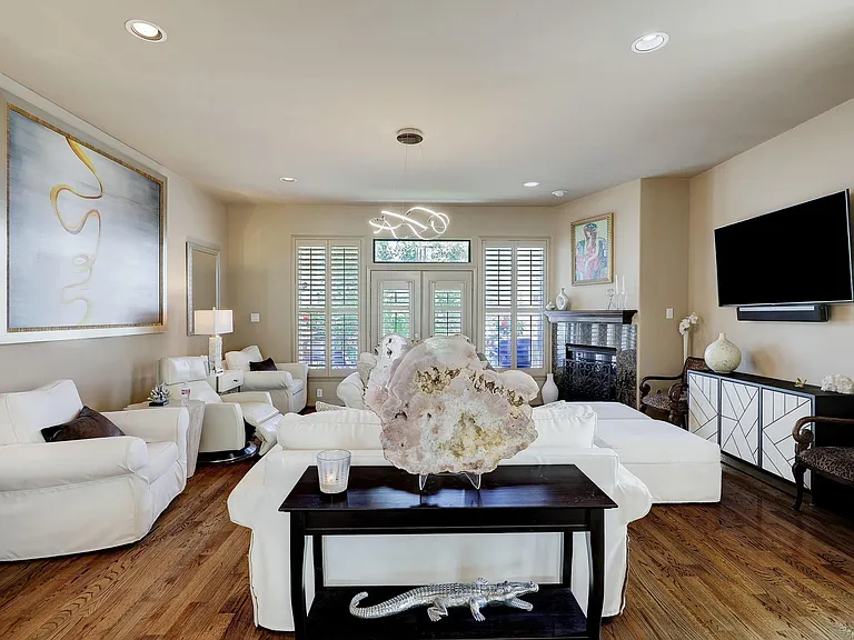 5217 Lillian St — Photo 17