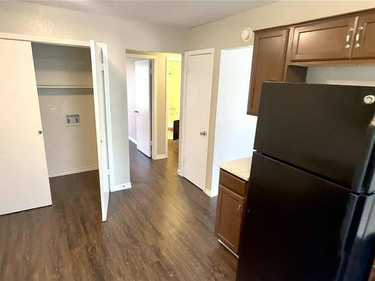 205 Erby Ave #D — Photo 5