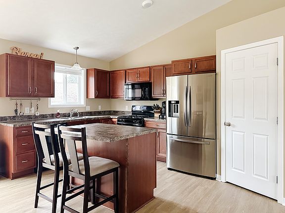 3rd image of 5262 Applewood Dr SW