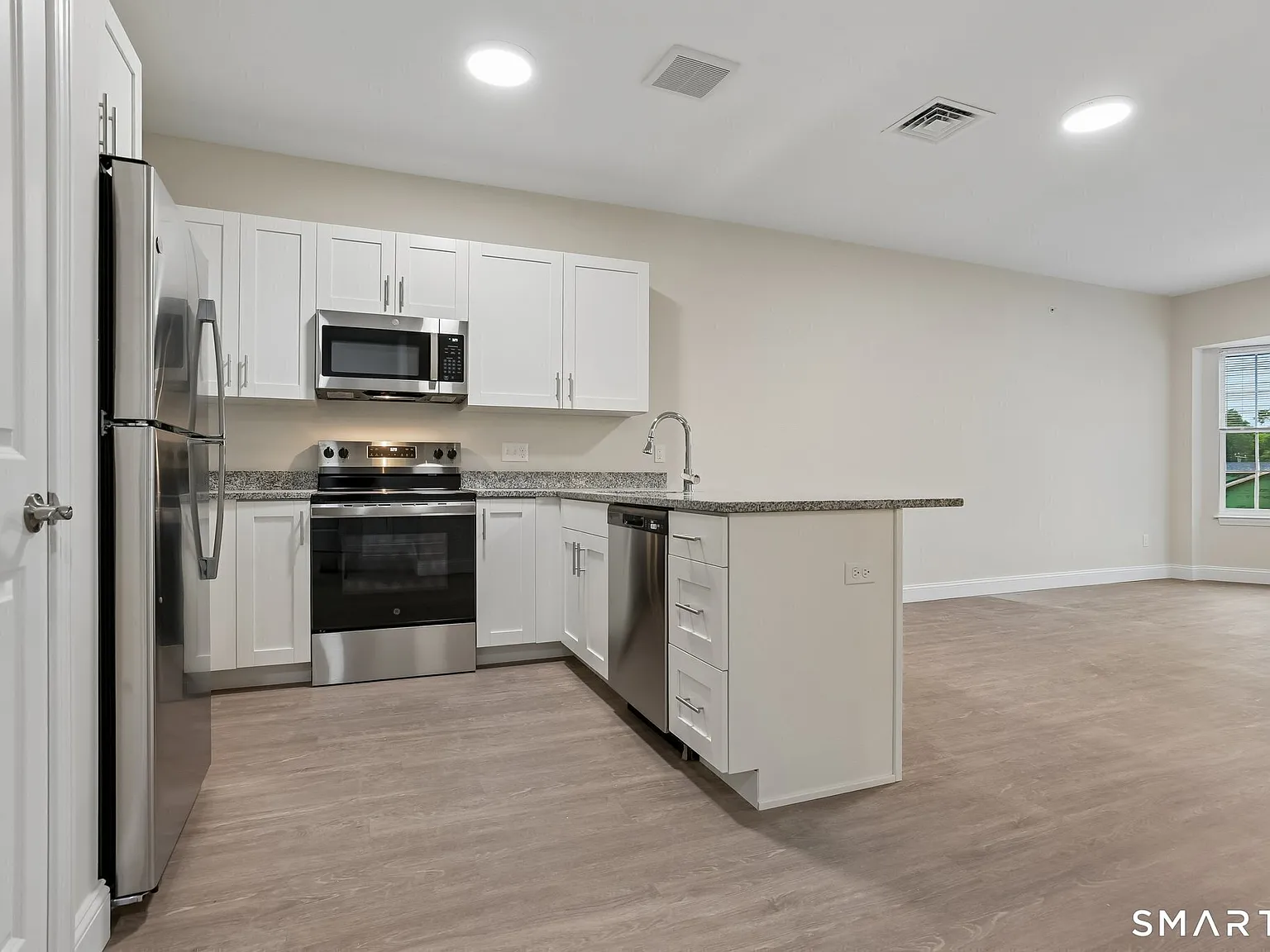 Studio, 1.0 bath, 682 sqft, $1,950 — Photo 2