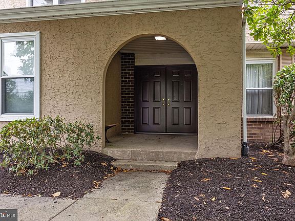 4th image of 840 Davisville Rd