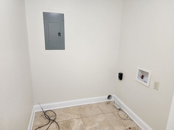 5th image of 403 Yvette Marie Dr