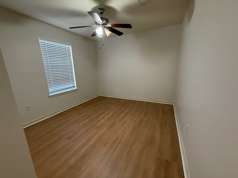 18504 Perkins Oak Rd — Photo 3