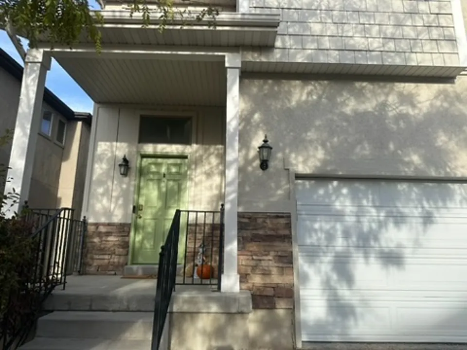 2698 N Elm Dr