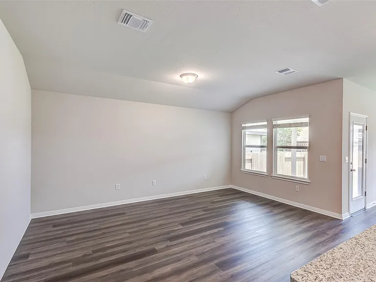 4905 Hazelnut Ln — Photo 7