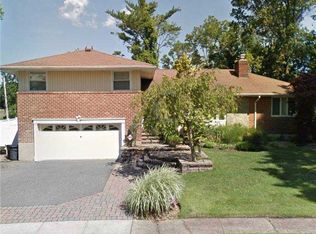 8 Morris Dr, Syosset, NY 11791