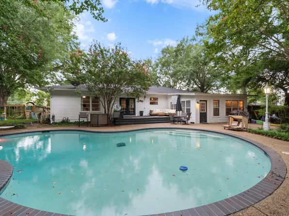 518 W Kansas St, Van, TX 75790