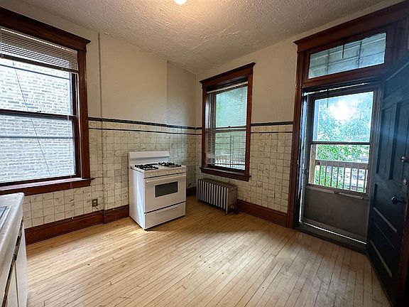 2nd image of 3222 N Clifton Ave #2R