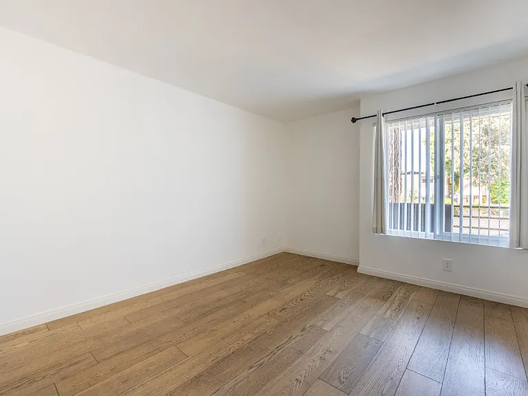 14200 Victory Property — Photo 8