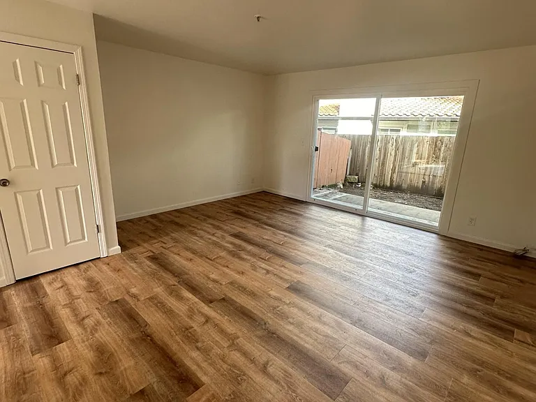 1821 Hill Ave #2 — Photo 3