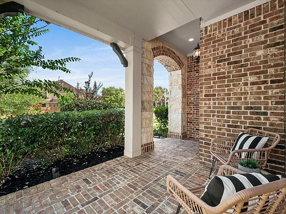 4th image of 323 Arbor Ridge Ln