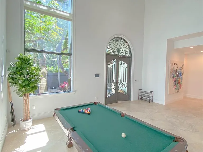 2561 Trapp Ave — Photo 5