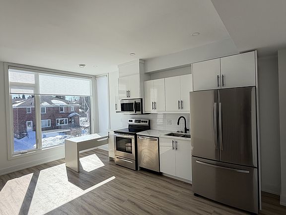 3rd image of 273 Duncairn Ave #2