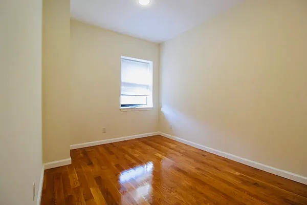 Rented by New York Realty Minimax Inc | media 8