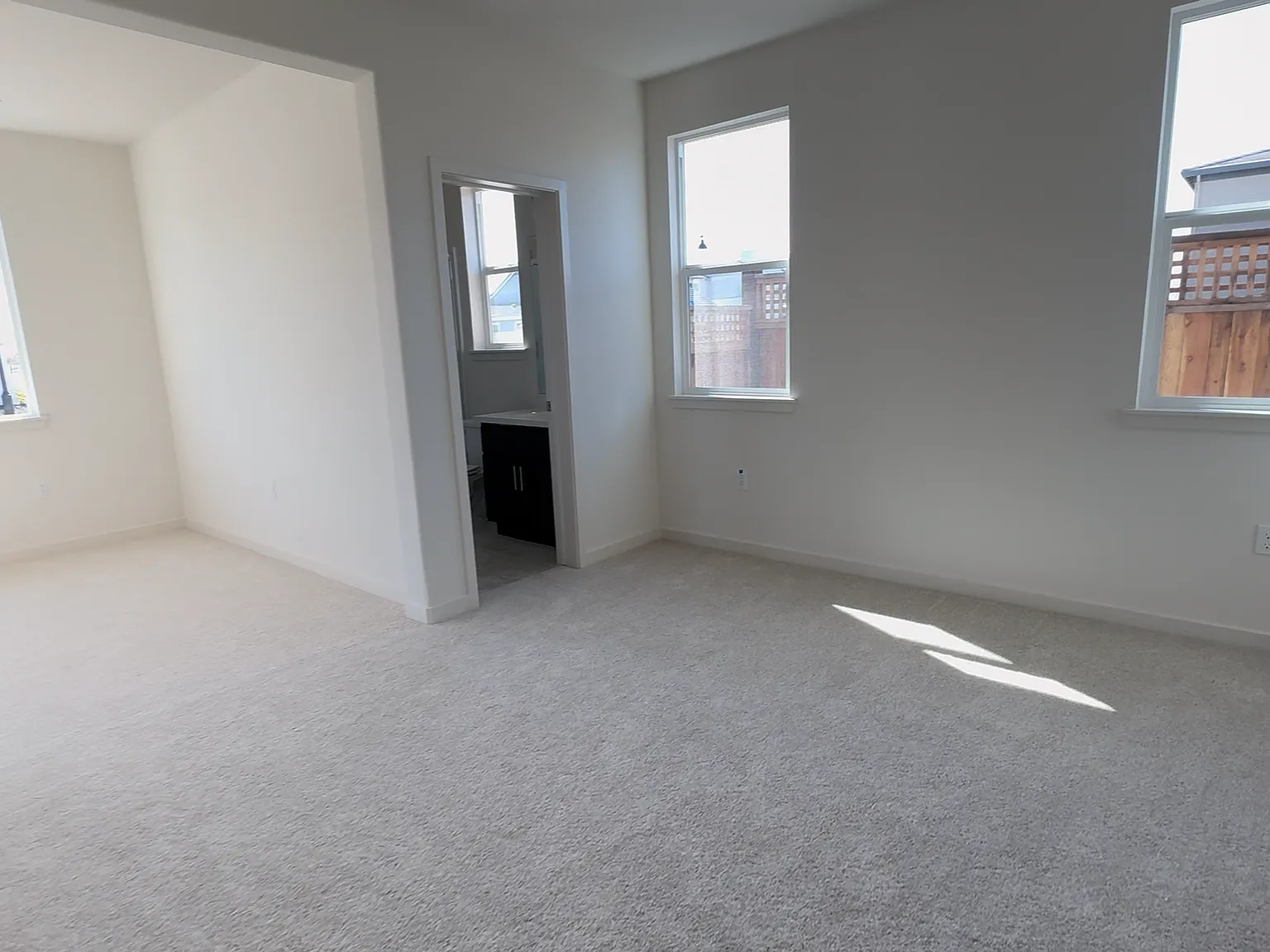 3171 Paxton St — Photo 2