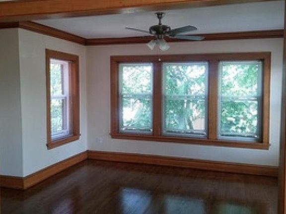 3rd image of 3340 N Oakley Ave