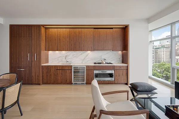 Sold by Dolly Lenz Real Estate LLC | media 24