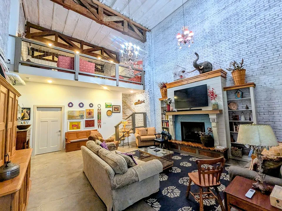 536 N Main St