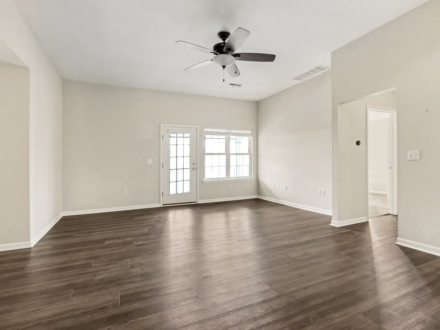 2 bed, 1165 sqft, $2,100 — Photo 4