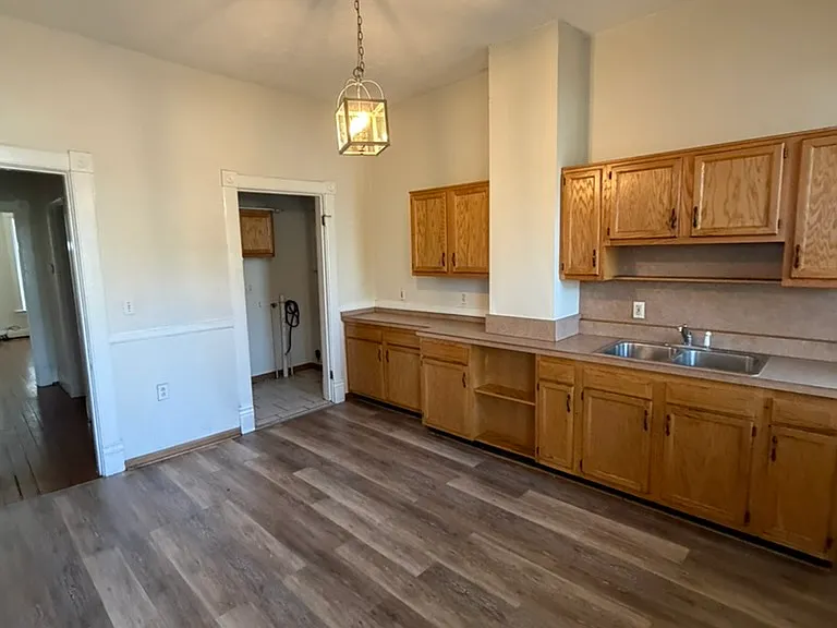 427 Montana Ave — Photo 9