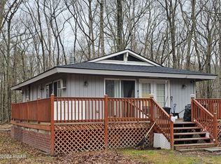 263 Forest Ridge Dr, Hawley, PA 18428